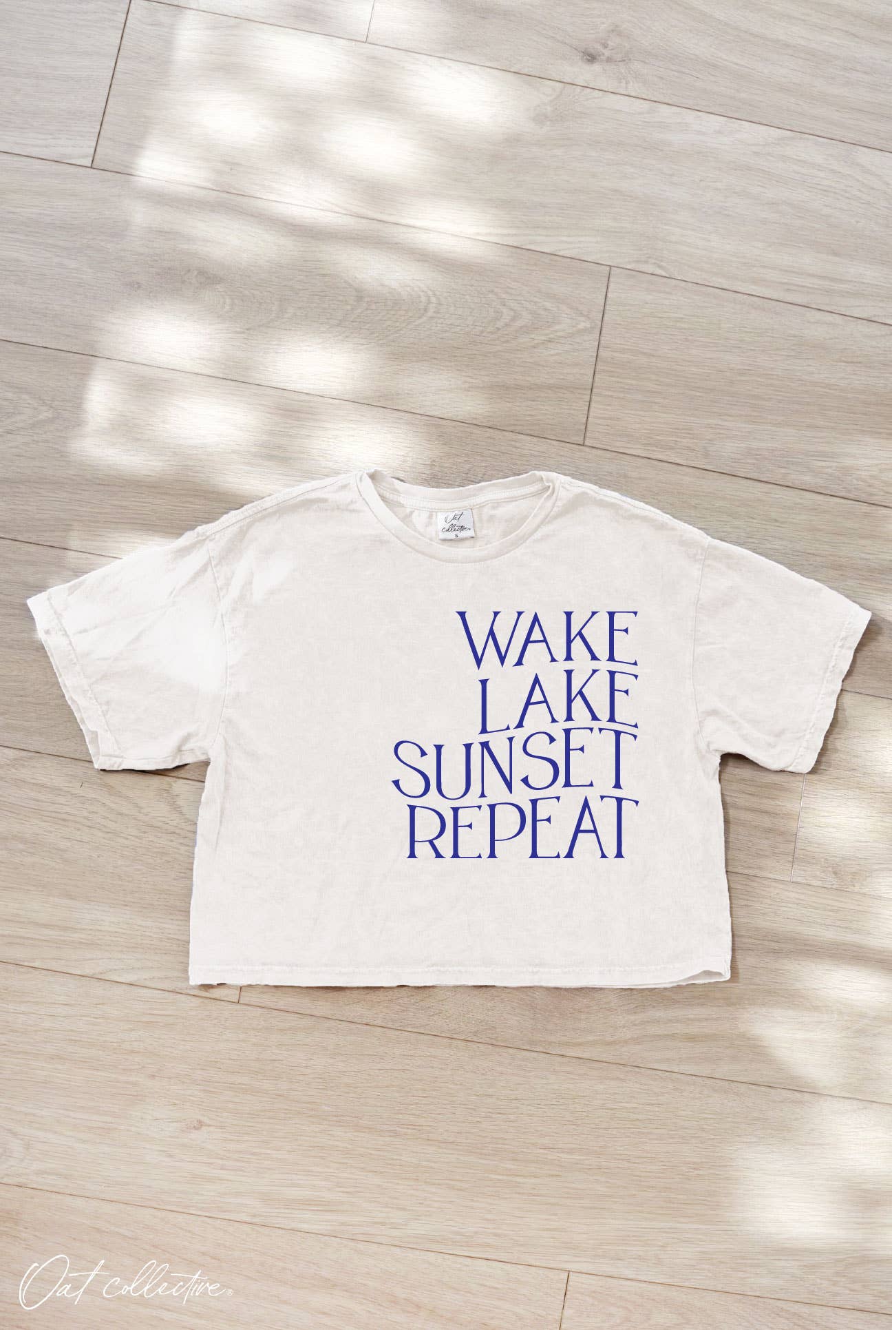 WAKE LAKE SUNSET REPEAT Cropped Mineral Graphic Tee
